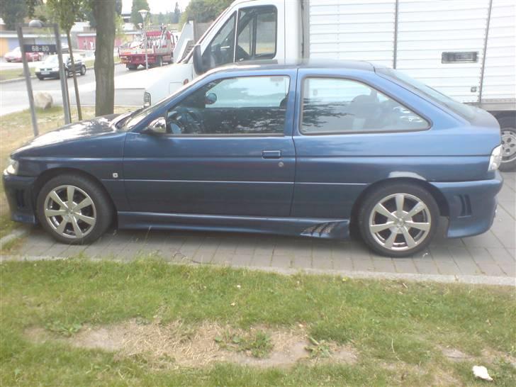 Ford escort - Bilen fra siden billede 1