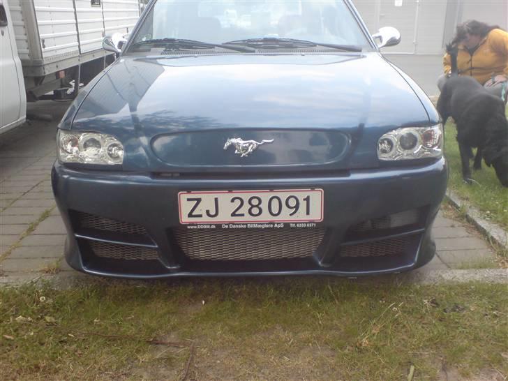 Ford escort - Forfra men nummerpladen er flyttet ned i hullet billede 2