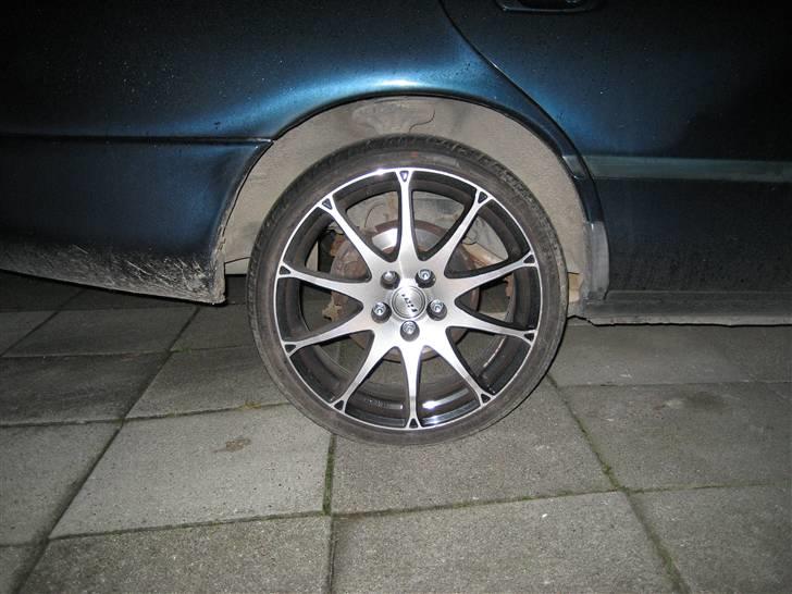 Mazda 626 totalskadet !! :( billede 3