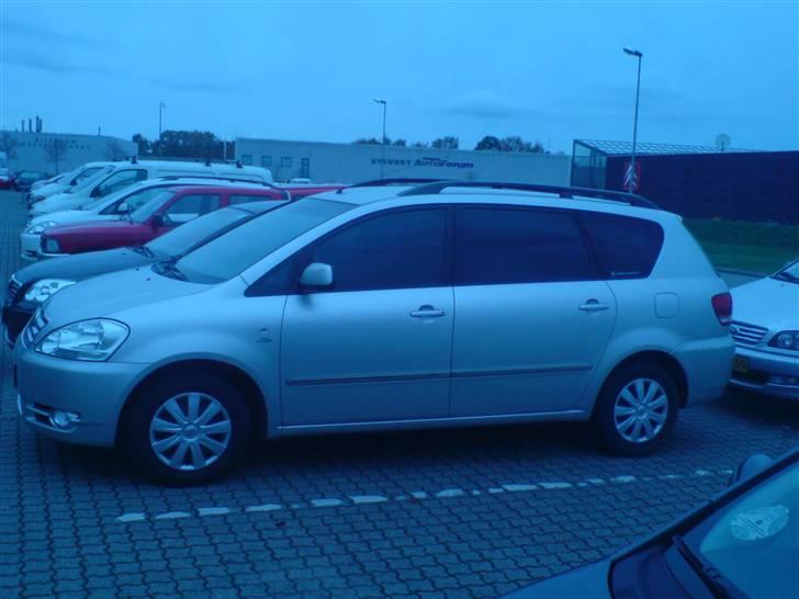 Toyota Sportsvan SOLGT - Så kom der ny film i alle ruder incl. side ruder foran billede 11