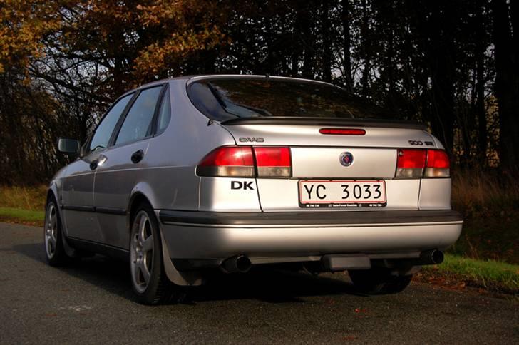 Saab 900 SE Turbo - Den nye udstødning. Synes sgu selv den er ret fræk billede 8