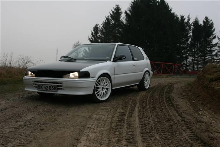 Toyota Corolla 1300 ..SOLGT billede 2