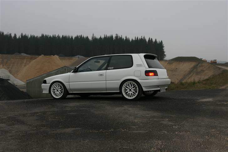 Toyota Corolla 1300 ..SOLGT billede 3