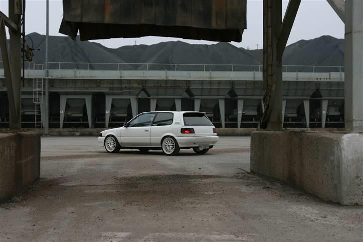 Toyota Corolla 1300 ..SOLGT billede 6