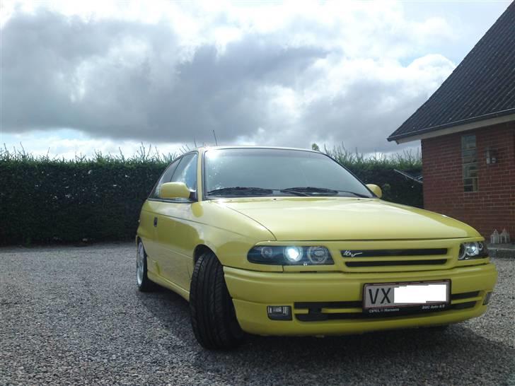 Opel astra F1,6 16v sport - som den står nu :) billede 2