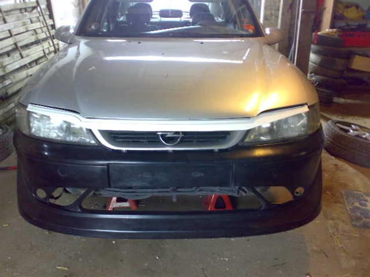 Opel vectra b solgt - nu hælper det lidt på den  billede 3