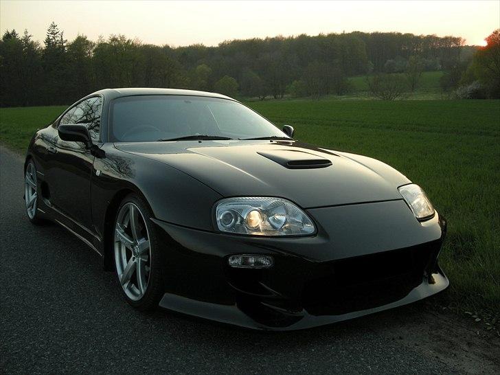 Toyota Supra MKIV JZA80 **SOLGT** - Som den ser ud pr. maj 2011 Med Alu-hjelm og scoop fra faceliftet model. Samt ombygget Veilside front. billede 1