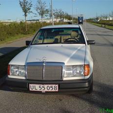 Mercedes Benz 200E W124