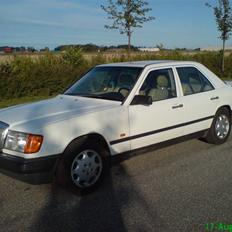Mercedes Benz 200E W124