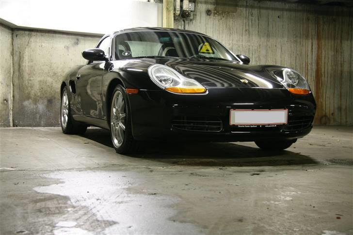 Porsche Boxster S - Sådan så den ud den første aften i P-kælderen billede 1