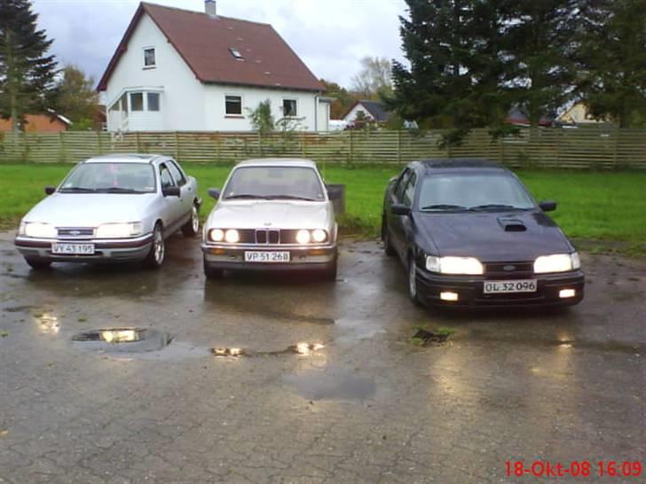 Ford sierra ghia - Holder lige sammen med to kammerater til lidt fælles foto billede 14