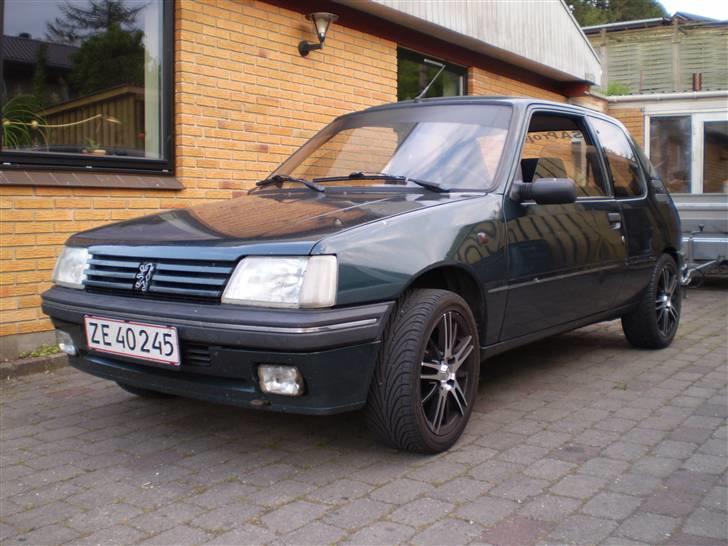 Peugeot 205 forever *TOTALSKADET* billede 1