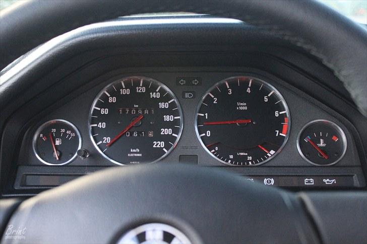 BMW 325i E30 solgt - Instrumenteringen billede 8