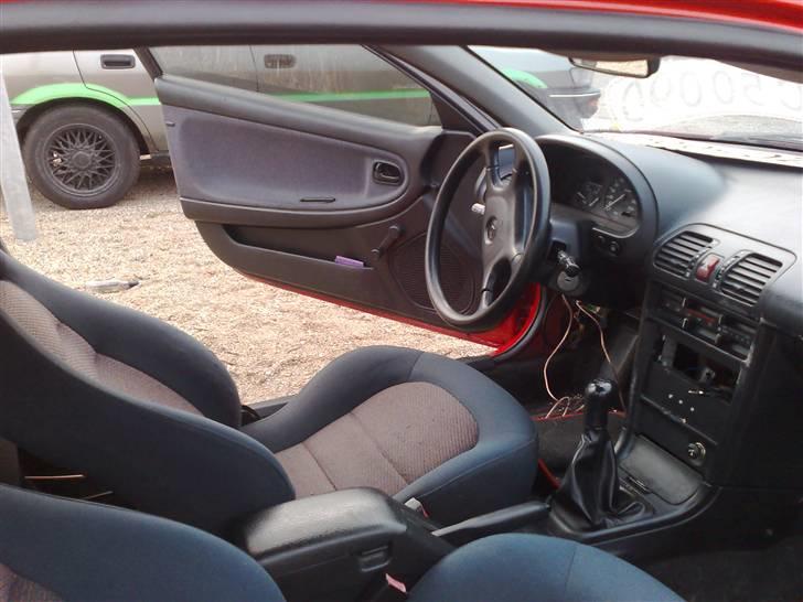 Mazda Mx-3 - Den meget kedlige kabine billede 4