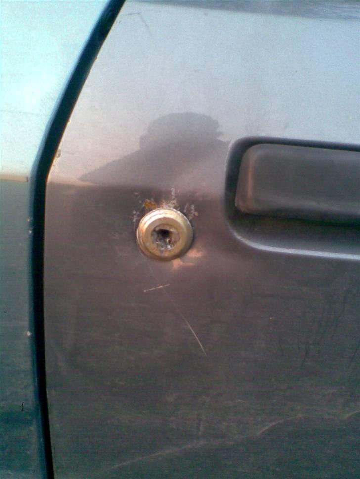 Ford Escort - bilen har været stjålet et par gange fra tidligere ejer billede 6