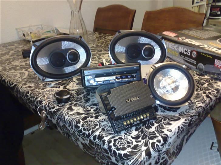 Mazda Mx-3 - Der er lidt af anlægget der ikk er i bilen da den jo skal til mekanikker billede 11