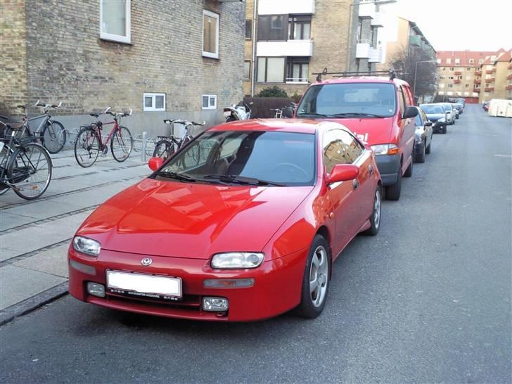 Mazda 323F 1.8  billede 1