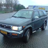 Nissan Pathfinder SE 3.3L SOLGT>