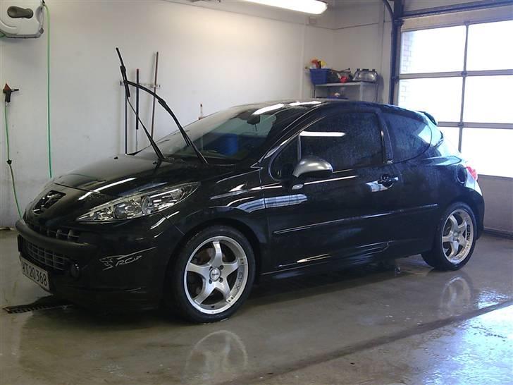 Peugeot - 207 RC - I "bad" efter monteringen af de nye vinterhjul billede 17