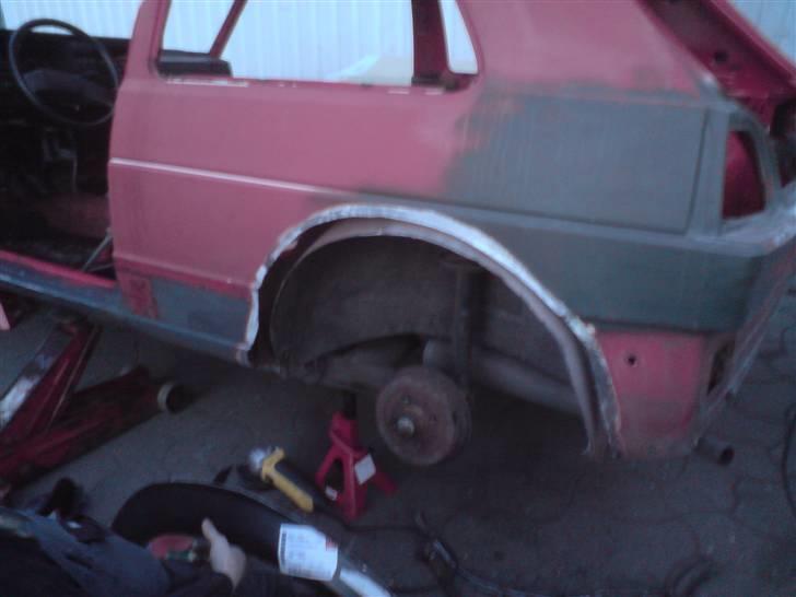 VW golf 2 d  SOLGT - skulle lige have nye skærm kanter i begge sider billede 6