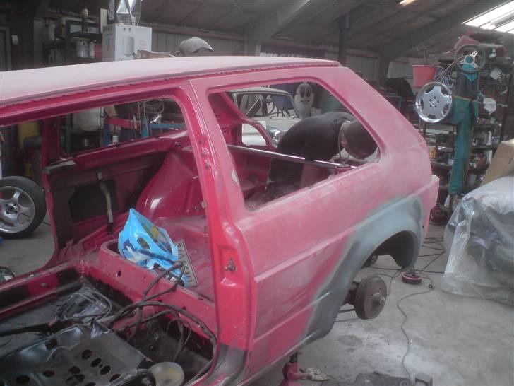 VW golf 2 d  SOLGT - så der nye kanter på så skal den bare males.. billede 11