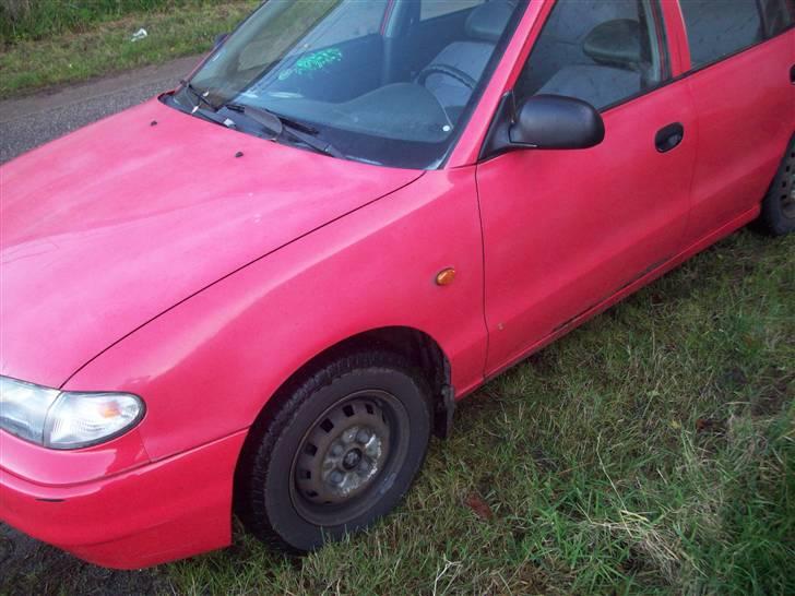 Hyundai accent *solgt* billede 9