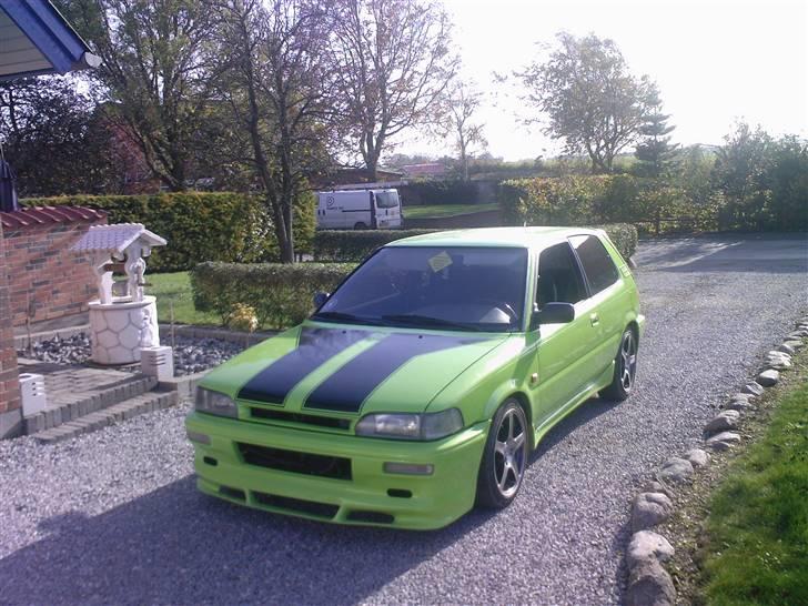 Toyota corolla Gsi  - Sådan så den ud med den gamle kofanger.  billede 1