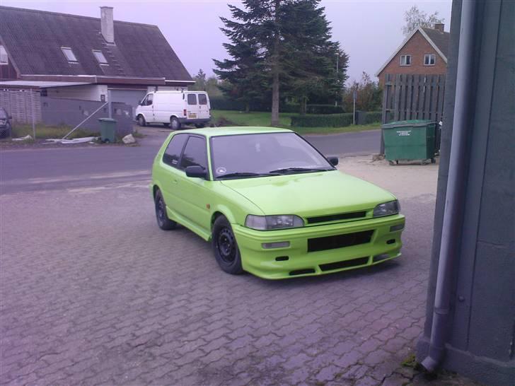 Toyota corolla Gsi  - der er den samlet så man kan køre i den der er kun for sæder i der. billede 6