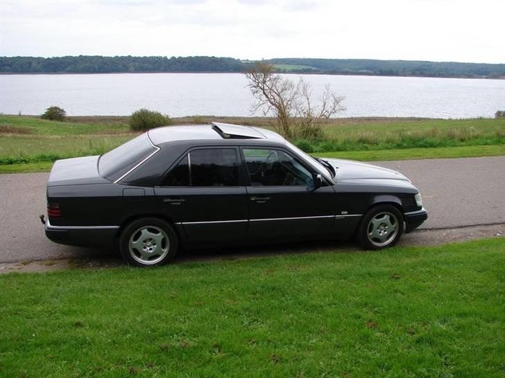 Mercedes Benz 300 dt SOLGT billede 2