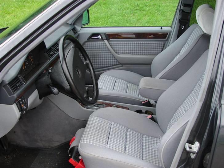 Mercedes Benz 300 dt SOLGT billede 4