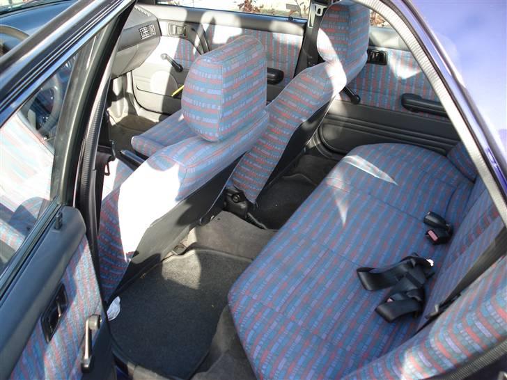 Mazda 323 - Indvendig billede 7