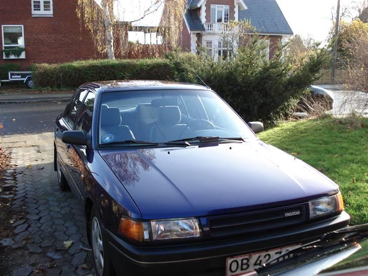 Mazda 323 - Forfra billede 9