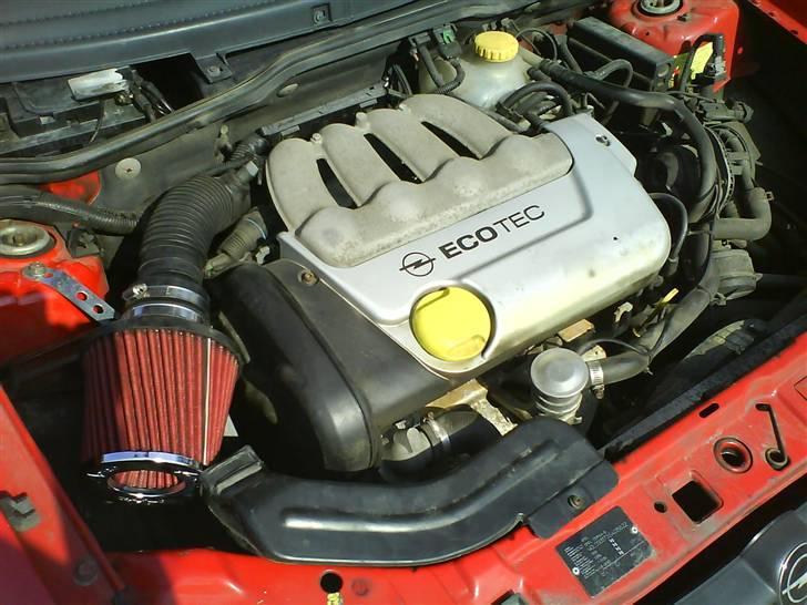 Opel Corsa 1.4 SI Sport - Motor med powerluftfilter billede 10