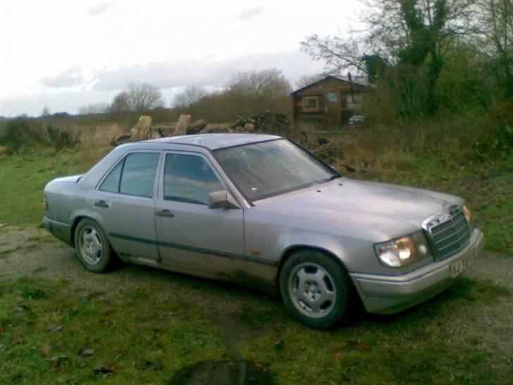 Mercedes Benz 250D W124 "Wotan" SOLGT - Hvide blink og alu billede 1