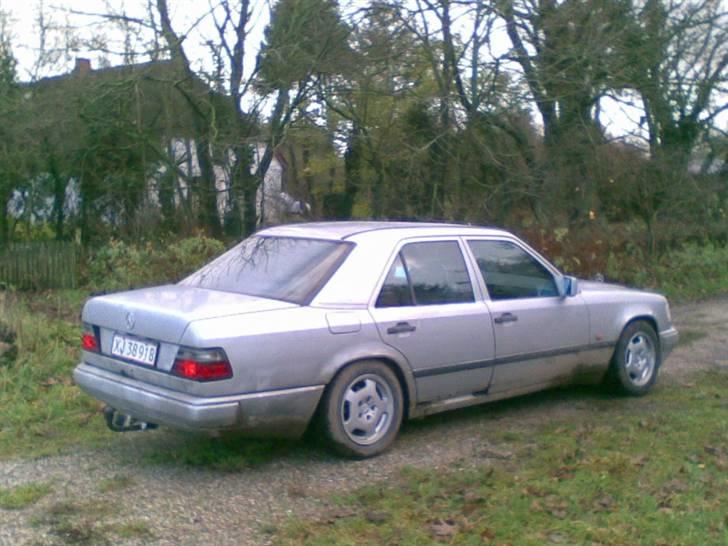 Mercedes Benz 250D W124 "Wotan" SOLGT - Nye lygter og fælge billede 2