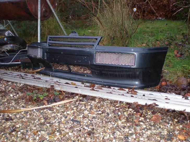 Opel kadett sedan  - Ny front, så nu skal hele bilen males billede 15