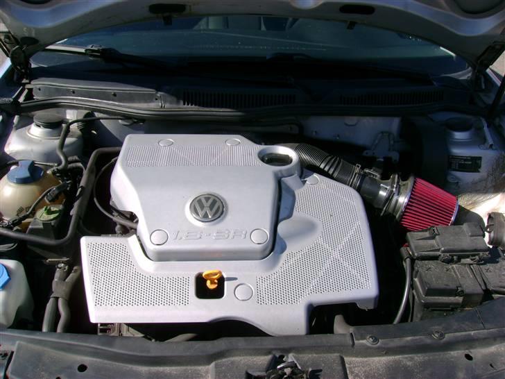 VW Golf 4 *SOLGT* - Malet motor-rum + KN Filter billede 6