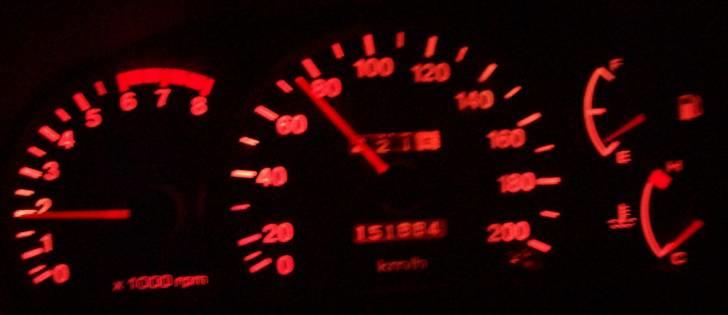 Hyundai Accent 1,5 GLS (SOLGT) - instrumenteringen med det røde lys sorry det rystede billede et bedre er på vej billede 20