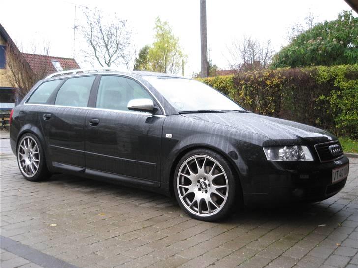 Audi A4 1.8T Avant - Så kom der S4/S-Line bundlster på dørene og S-Line indstigningslister (ikke på billedet) billede 8