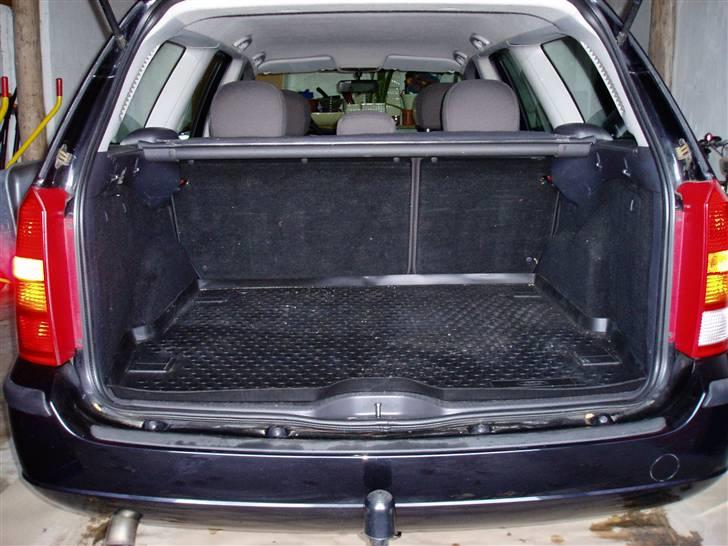 Ford Focus - Stort bagagerum med overdækken billede 7