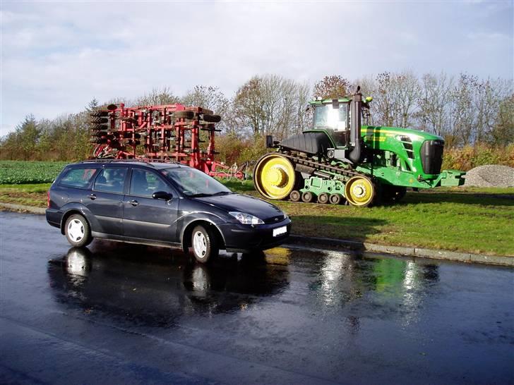 Ford Focus - Lige for sjov for at se størrelsesforholdet (115 hk vs. 430 hk.) billede 13