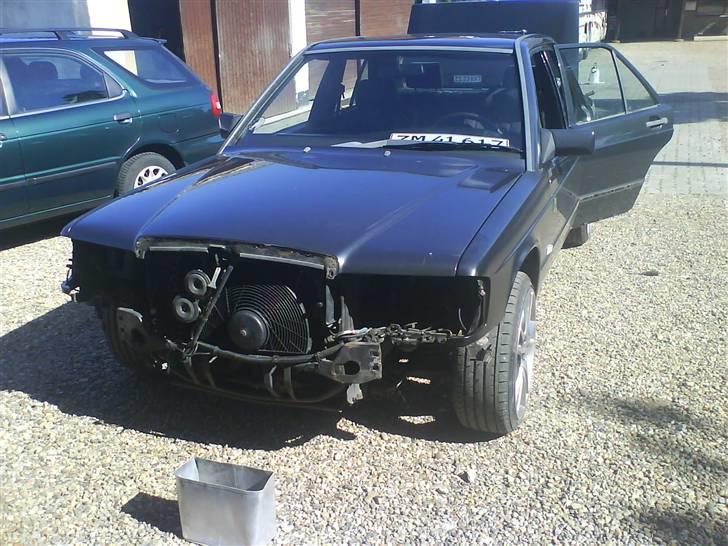 Mercedes Benz 190 d 2,5 - næsten klar til maler.. billede 4