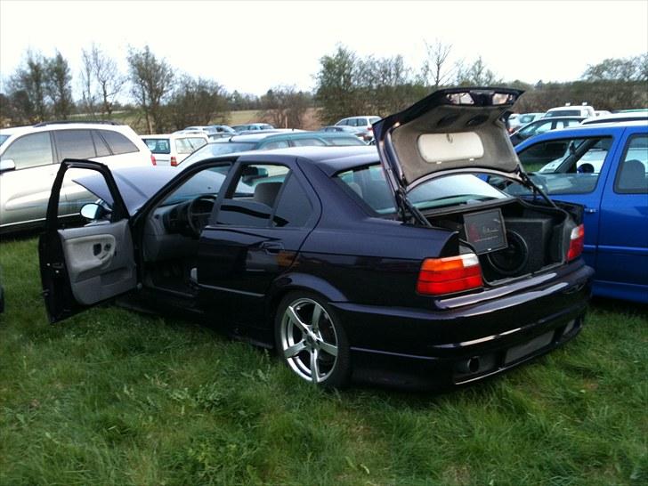 BMW 320i e36 Byttet - Som den ser ud idag. 29/04/2010 billede 1