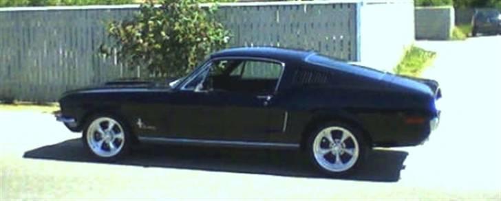 Ford Mustang Fastback  SOLGT - Her har hun lige fået nye sko på :) billede 1