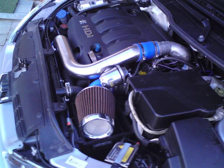 Peugeot 206 HDI Ice  SOLGT.. - Vinter opsætning luftfilteret er ført op i motorrummet igen. billede 14