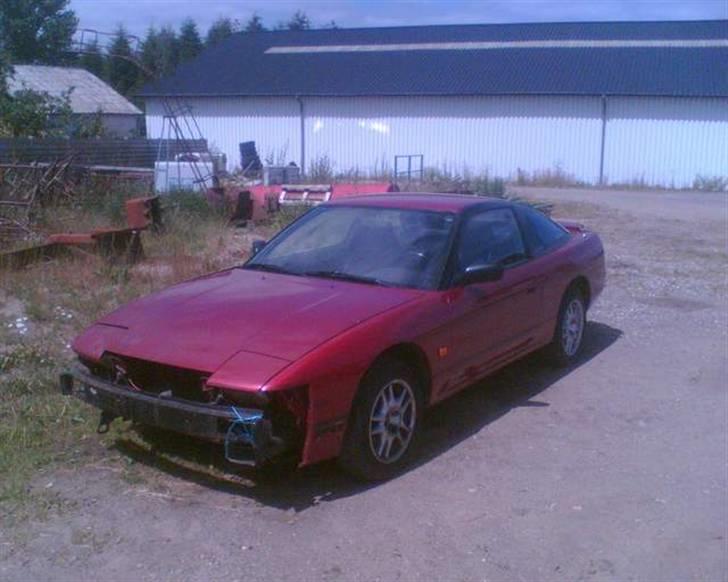 Nissan 200SX RS13 (Trunten) - Her uden kofanger. Skulle rette lidt buler og andet. Så den røg af. billede 16