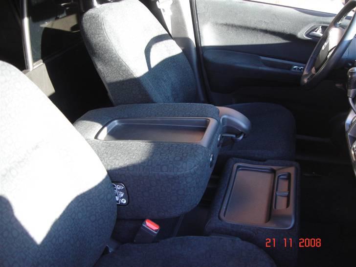 Honda FR-V 2,2 I CTDI Executiv billede 8