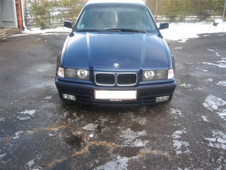 BMW 320i Coupe     (SOLGT) billede 1