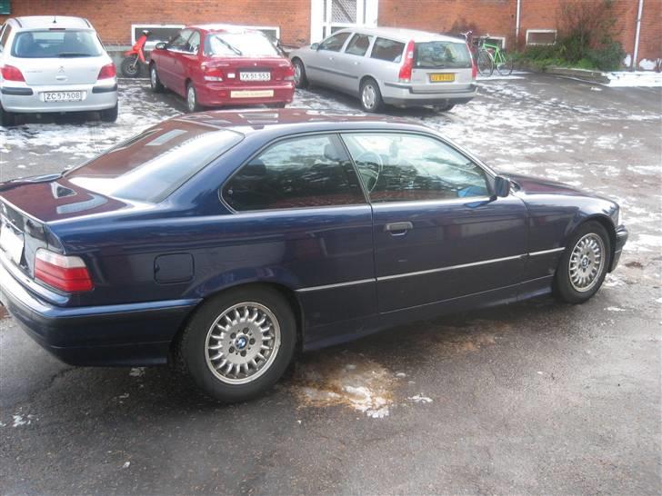 BMW 320i Coupe     (SOLGT) billede 4