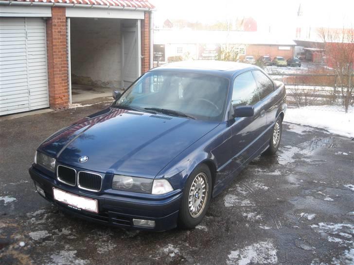 BMW 320i Coupe     (SOLGT) billede 8